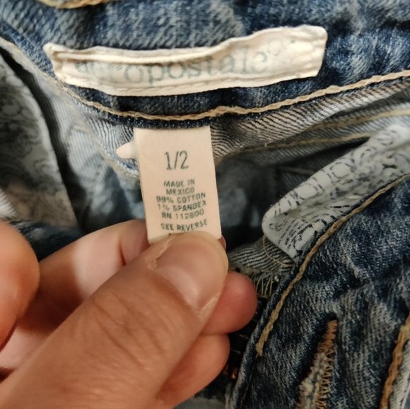 ***Ae'ropostale Distressed Ankle Jeans (Size 1/2) - Picture 3 of 4